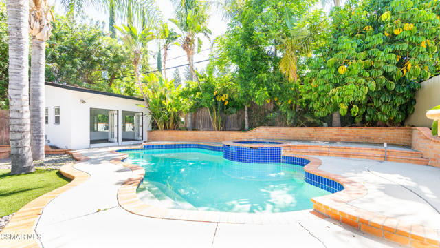 5726 Donna Avenue, Tarzana CA: https://media.crmls.org/mediaz/8fc899a8-e85a-4b29-b7db-3d3384ca22d0.jpg