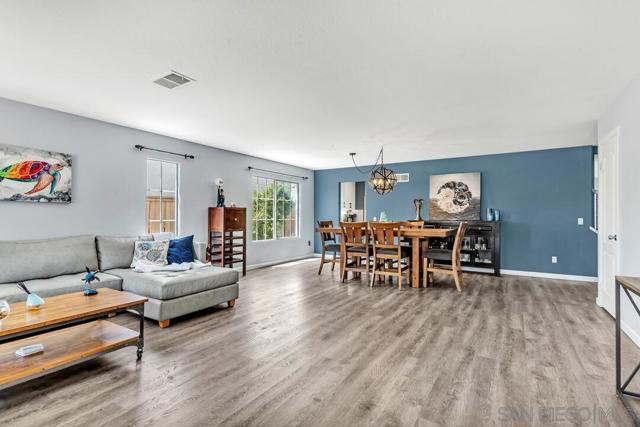 4252 Alta Vista Court, Oceanside CA: https://media.crmls.org/mediaz/8fc8bb83-f4d6-4256-b1ec-90b0772333c7.jpg
