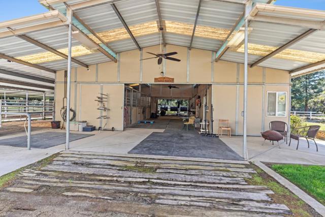 5000 Peach Blossom Lane, Oakdale CA: https://media.crmls.org/mediaz/8fc8e64f-a9c1-4c3c-abe6-1dcd4f681f0b.jpg