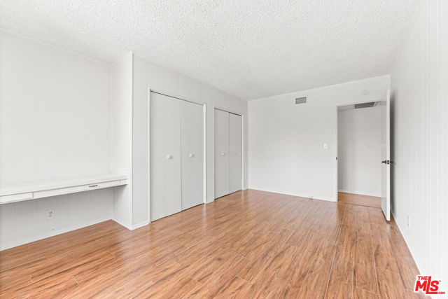 5013 Catalon Avenue, Woodland Hills CA: https://media.crmls.org/mediaz/8fc9140e-32cd-4e26-8619-a55ec25c2b46.jpg