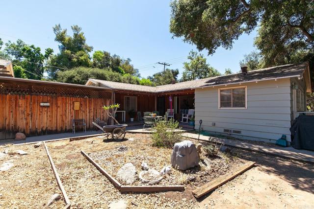 1453 OLIVEWOOD LN, Alpine CA: https://media.crmls.org/mediaz/8fc98b39-4ade-4b60-992e-76cc980e36bc.jpg
