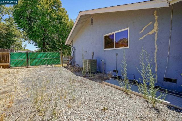 1801 Whitman Rd, Concord CA: https://media.crmls.org/mediaz/8fc9a645-1851-4647-bf5b-e6e5a7b2a9f2.jpg
