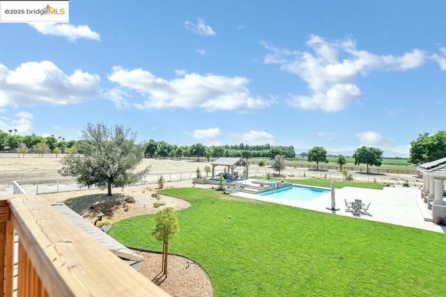 430 Ellisa Ln, Brentwood CA: https://media.crmls.org/mediaz/8fc9dfd5-4aeb-4ca3-9a04-2f7df8b91973.jpg