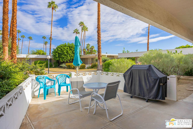 2033 E Ramon Road, Palm Springs CA: https://media.crmls.org/mediaz/8fca5a39-8995-48aa-9e1c-35451c6a9ab7.jpg