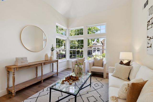 1687 Silverwood Ct, Danville CA: https://media.crmls.org/mediaz/8fcaaf74-570f-48df-8822-3de825f5421d.jpg