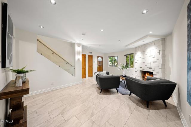 Detail Gallery Image 28 of 36 For 1038 Oban Dr, Los Angeles,  CA 90065 - 3 Beds | 3 Baths