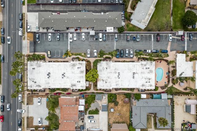 1386 E Madison Ave, El Cajon CA: https://media.crmls.org/mediaz/8fcacbd8-05fd-465c-bade-01f615d0d309.jpg