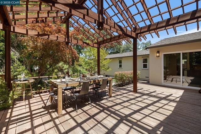 312 Soule Ave, Pleasant Hill CA: https://media.crmls.org/mediaz/8fcad626-84df-4db3-860f-cc4810ee68b6.jpg