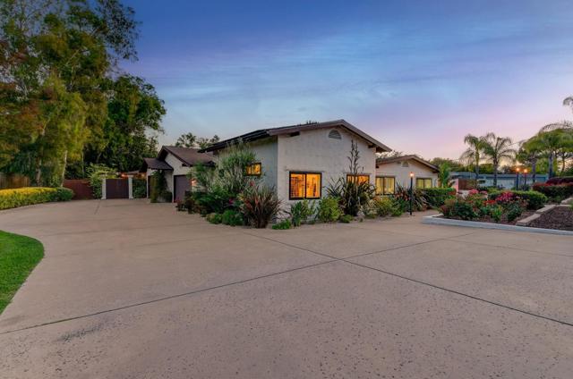 13555 Sagewood Dr, Poway CA: https://media.crmls.org/mediaz/8fcb1547-a8c0-4dfd-acb9-cd42ac90405f.jpg