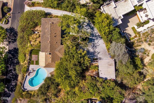 1372 Inverness Drive, Pasadena CA: https://media.crmls.org/mediaz/8fcb39b6-01d9-48d7-a9c1-44cb21e2bde5.jpg