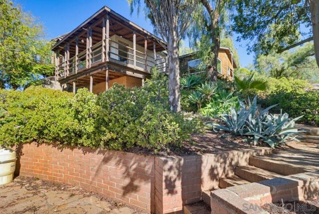 602 Starbright Ln, Alpine CA: https://media.crmls.org/mediaz/8fcb8b1f-edd1-4670-a634-f17009c27b55.jpg