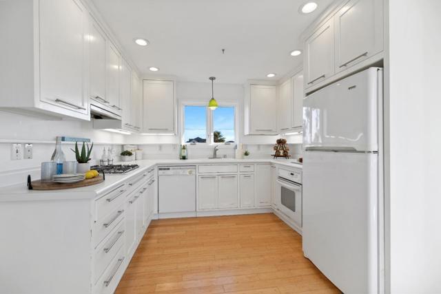 3614 Moana Way, Santa Cruz CA: https://media.crmls.org/mediaz/8fcc2dd6-d6b7-412c-a63e-d6cc3e219639.jpg