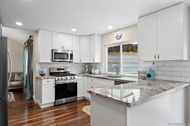 10424 Nubbin Ct, Santee CA: https://media.crmls.org/mediaz/8fcc6f24-bc8d-46b8-ad98-e2cf9c3d9cec.jpg