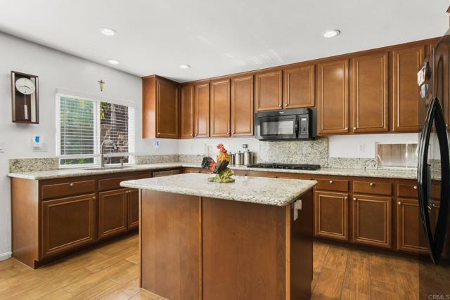 Detail Gallery Image 10 of 35 For 10496 Celestial Waters Dr, Spring Valley,  CA 91977 - 4 Beds | 3 Baths