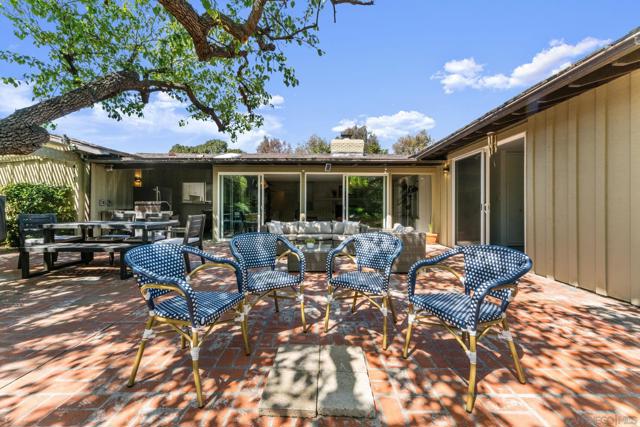 2315 Avenida De La Playa, La Jolla CA: https://media.crmls.org/mediaz/8fccf6c0-95b7-4f98-b102-2be8ab49f932.jpg