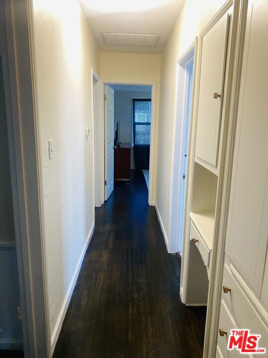 9116 S 5th Avenue, Inglewood CA: https://media.crmls.org/mediaz/8fcd4939-1e48-4e26-8325-5ee8324789e9.jpg