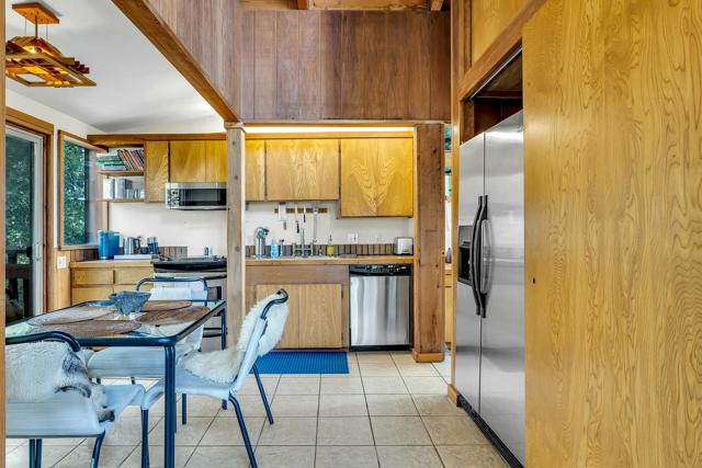 25281 Deer Path, Idyllwild CA: https://media.crmls.org/mediaz/8fcdb021-d67a-46a5-a8ea-7772f9eeddd3.jpg