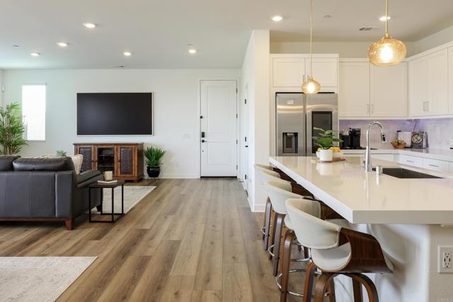 Detail Gallery Image 7 of 50 For 789 Mateo St #2,  Chula Vista,  CA 91911 - 4 Beds | 3 Baths