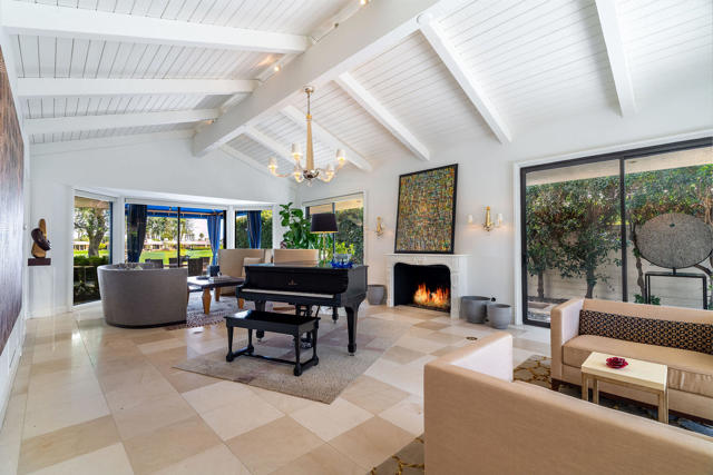 61 Mayfair Drive, Rancho Mirage CA: https://media.crmls.org/mediaz/8fce9e6c-67e7-47ec-bce9-3ef7591d02c7.jpg