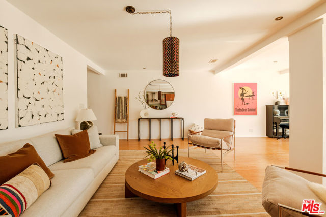 3625 Berryman Avenue, Los Angeles CA: https://media.crmls.org/mediaz/8fceed37-653a-439c-8c7a-5333afac7327.jpg