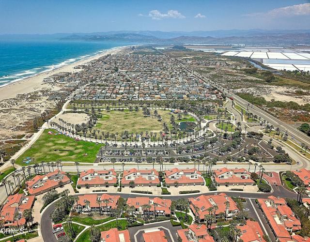 5040 Island View Street, Oxnard CA: https://media.crmls.org/mediaz/8fcf7a12-df50-471a-88db-d69b14360956.jpg