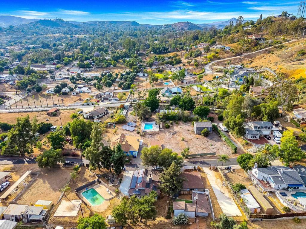 https://media.crmls.org/mediaz/8fcf8e32-219b-458e-9cbb-8d16e8957081.jpg?preset=X-Large