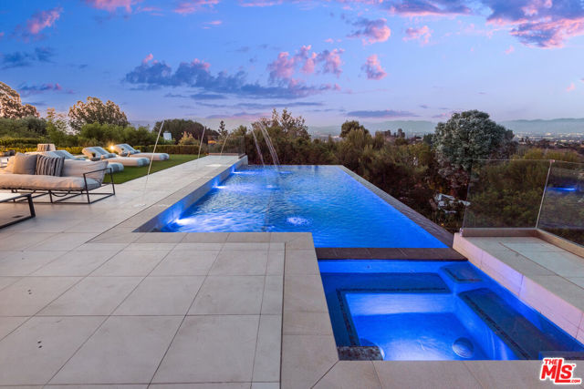 4338 Gayle Drive, Tarzana CA: https://media.crmls.org/mediaz/8fcfbb50-bbd4-4306-86b5-2fcdb9166a48.jpg