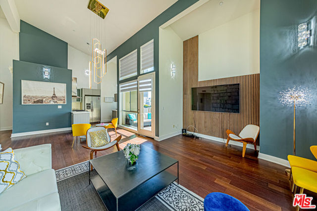 600 S Ridgeley Drive, Los Angeles CA: https://media.crmls.org/mediaz/8fd0d559-b26f-40da-8196-10f307c701c5.jpg