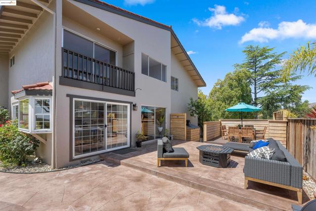1051 Lea Drive, San Rafael CA: https://media.crmls.org/mediaz/8fd11f1b-e96e-4862-a94c-b7cd598aa55f.jpg