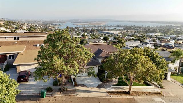 3539 Mount Laurence Dr, San Diego CA: https://media.crmls.org/mediaz/8fd15750-798d-4251-87fa-bb8aab2461d9.jpg