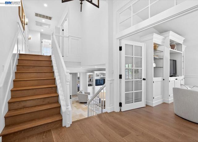 Image 5 of 60 For 976 Richard Ln