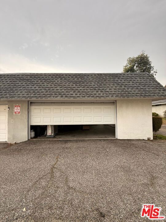 10234 Oklahoma Avenue, Chatsworth CA: https://media.crmls.org/mediaz/8fd26f72-d3d6-4a9e-b213-42abf308867c.jpg