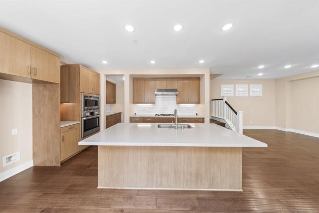 6749 Solterra Vista Pkwy, San Diego CA: https://media.crmls.org/mediaz/8fd2e966-d4fe-46e7-a8d4-ad92c4ace284.jpg