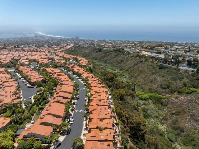 1466 Caminito Solidago, La Jolla CA: https://media.crmls.org/mediaz/8fd30eb6-0b8a-4286-b1bc-7c377190917f.jpg