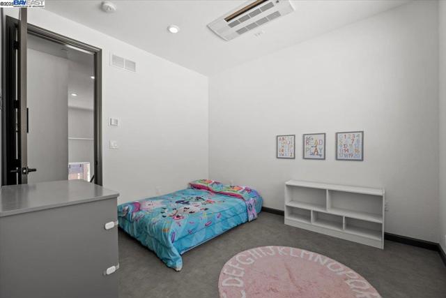 5483 Melissa Ln, Dublin CA: https://media.crmls.org/mediaz/8fd31b33-cf9c-4cc8-aa20-b6b4e0f4aa33.jpg