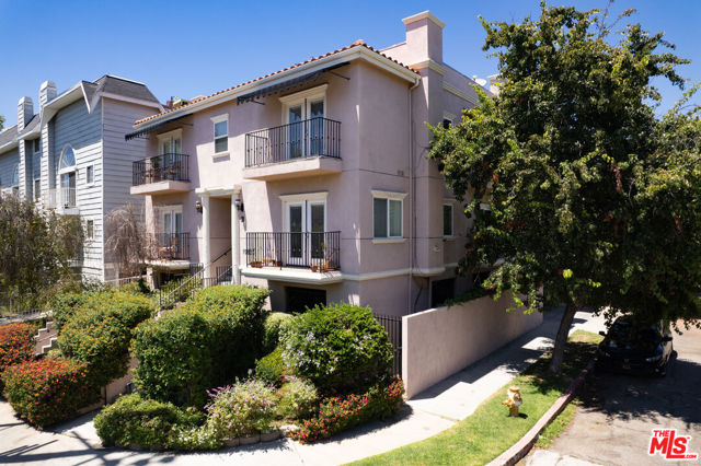 10835 Camarillo Street photo 3