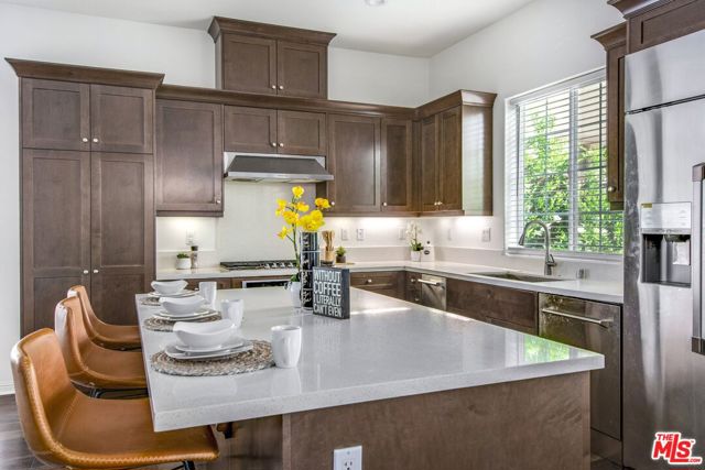 20659 W Beech Circle, Porter Ranch CA: https://media.crmls.org/mediaz/8fd369bb-039e-47bf-bc74-df9c4b1546df.jpg
