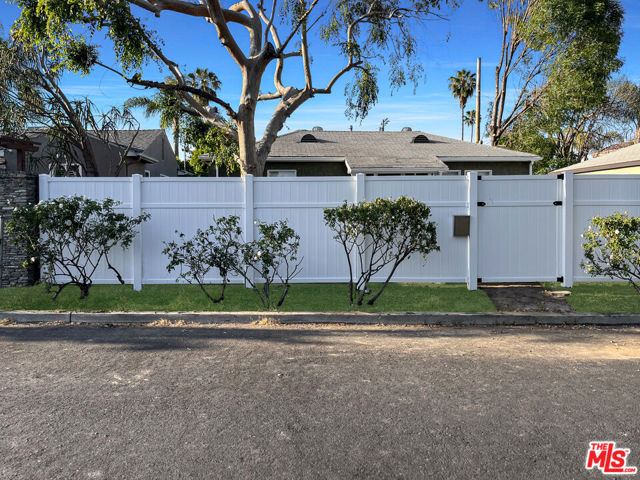 15227 Valleyheart Drive, Sherman Oaks CA: https://media.crmls.org/mediaz/8fd3a12d-eef5-4461-a55b-1cac53b93ed6.jpg