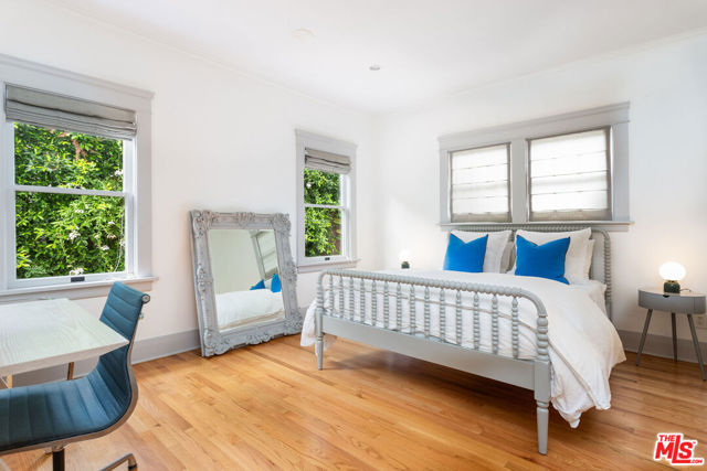 2027 Canyon Drive, Los Angeles CA: https://media.crmls.org/mediaz/8fd3b500-e9dc-41ac-b8e1-1fbbff773aef.jpg