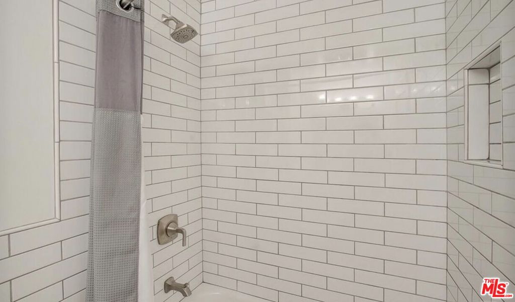 https://media.crmls.org/mediaz/8fd3bc6c-6204-4d8a-ad7e-dd6839a4db5e.jpg?preset=X-Large
