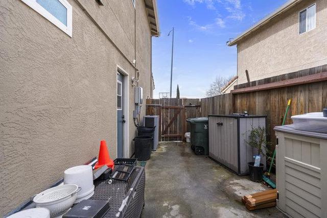 1980 Ponderosa Court, Hollister CA: https://media.crmls.org/mediaz/8fd3cdba-1679-4830-9317-fda5e00620d1.jpg