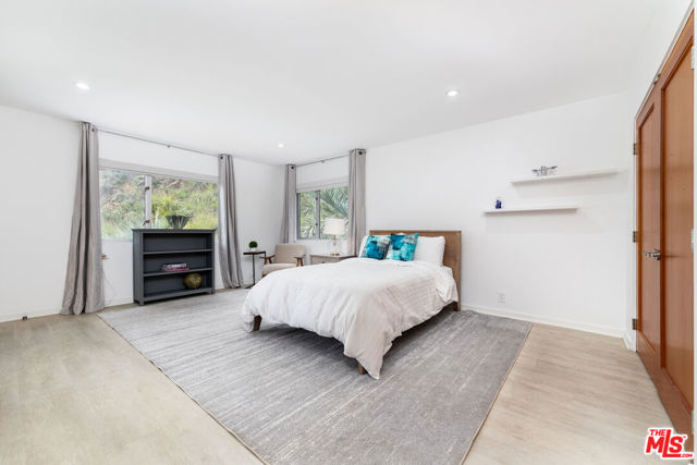 9323 Flicker Way, Los Angeles CA: https://media.crmls.org/mediaz/8fd3ee6f-8f60-432f-bce2-b2129eecc546.jpg