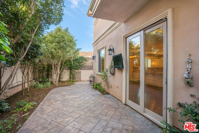 2005 Robinson Street, Redondo Beach, California 90278, 4 Bedrooms Bedrooms, ,3 BathroomsBathrooms,Residential,For Sale,Robinson,26638819