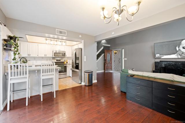 2714 Crownridge Ln, Spring Valley CA: https://media.crmls.org/mediaz/8fd4aadc-f37e-45f0-87ec-7d610c1444dd.jpg