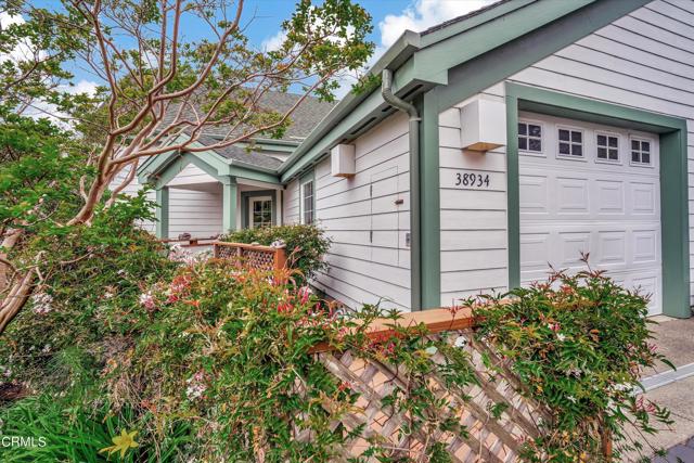 Detail Gallery Image 3 of 24 For 38934 Cypress Way, Gualala,  CA 95445 - 2 Beds | 2/1 Baths