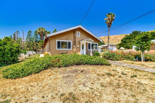 1995 Old Calaveras Road, Milpitas CA: https://media.crmls.org/mediaz/8fd50f43-bb12-49ec-964b-d97204db99c7.jpg