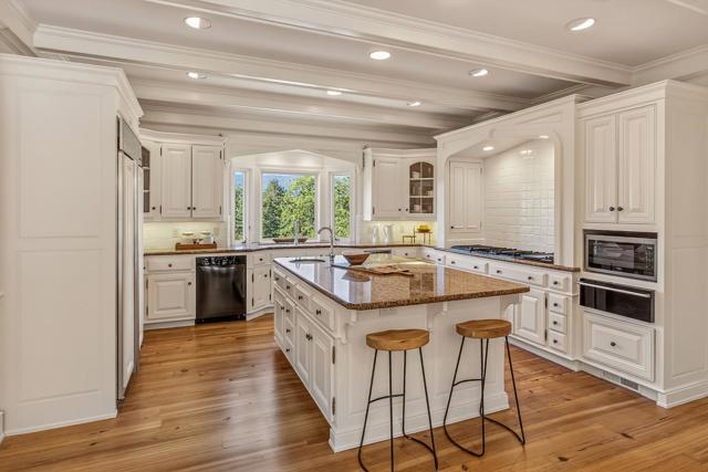 1110 Trinity Drive, Menlo Park CA: https://media.crmls.org/mediaz/8fd517fe-710e-494d-96ad-e8c89843c1eb.jpg