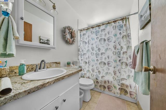 1738 7Th St, Berkeley CA: https://media.crmls.org/mediaz/8fd55e31-689a-4164-8fa7-2b6402b6da15.jpg