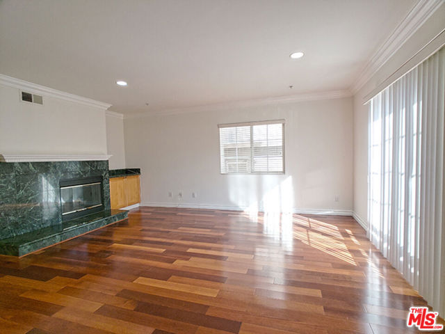 821 S Gramercy Place, Los Angeles CA: https://media.crmls.org/mediaz/8fd56c72-f869-415b-b96b-7a7b5f4249ae.jpg