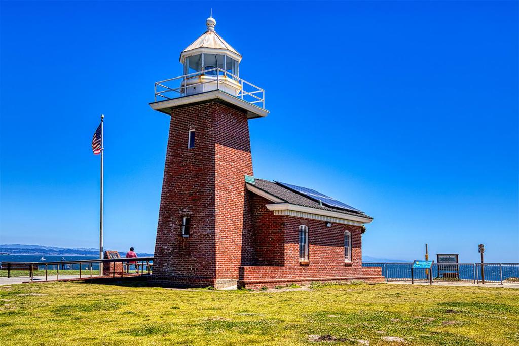 https://media.crmls.org/mediaz/8fd5d85b-8934-4663-b736-b86b2b8132d2.jpg?preset=X-Large